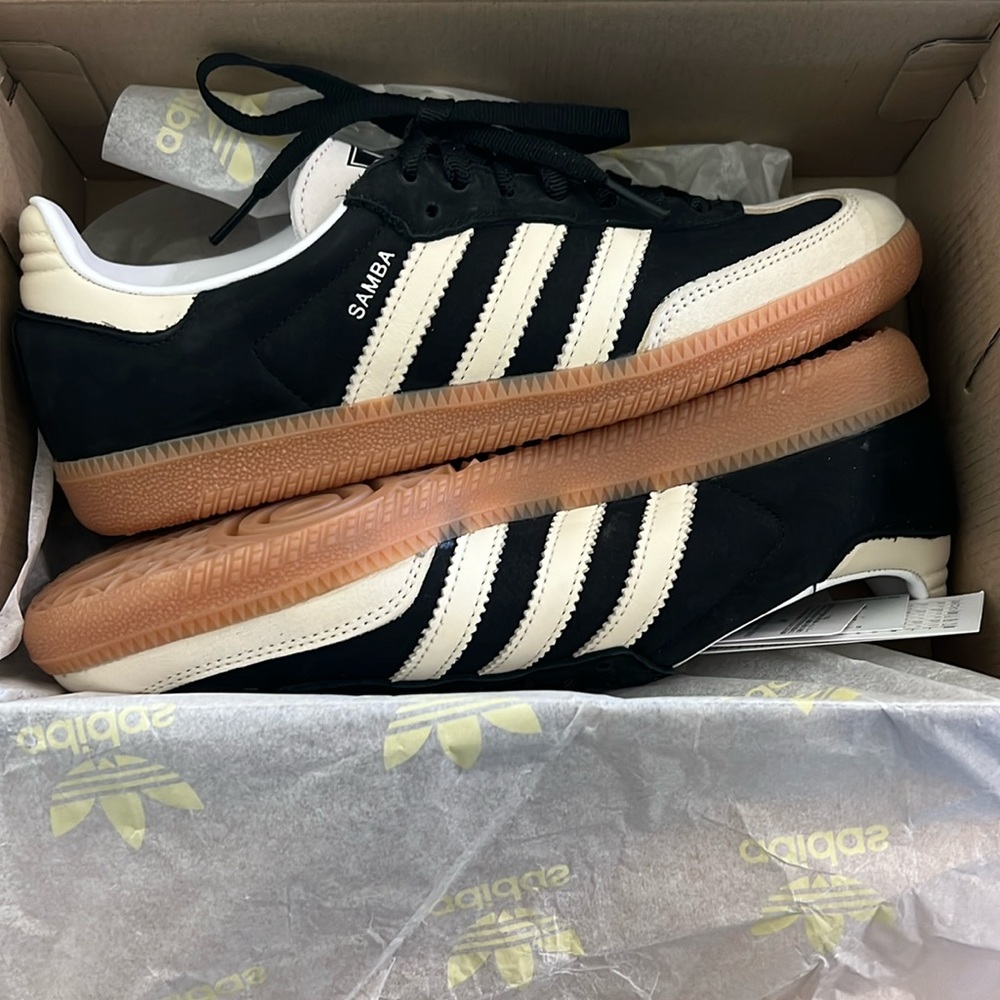 Women’s Adidas Samba OG - US size 7